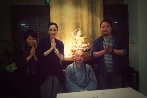 王菲宴請法師 虔誠祈福顯純淨