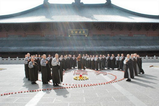 在家居士怎樣正確稱呼出家人