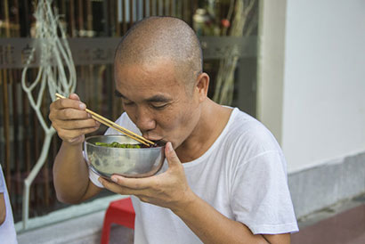 深圳最大海鮮酒樓改賣素餐 看老闆改變的心路歷程