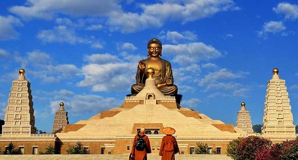 佛說宿殃擲石出血之因緣