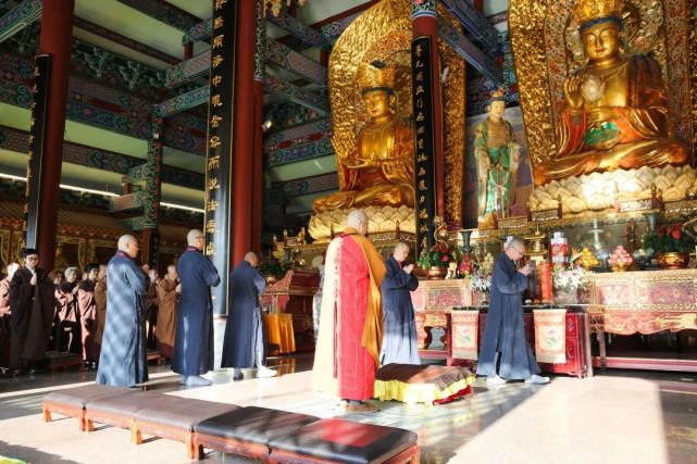 佛教徒為什麼不可以在佛像前隨便坐