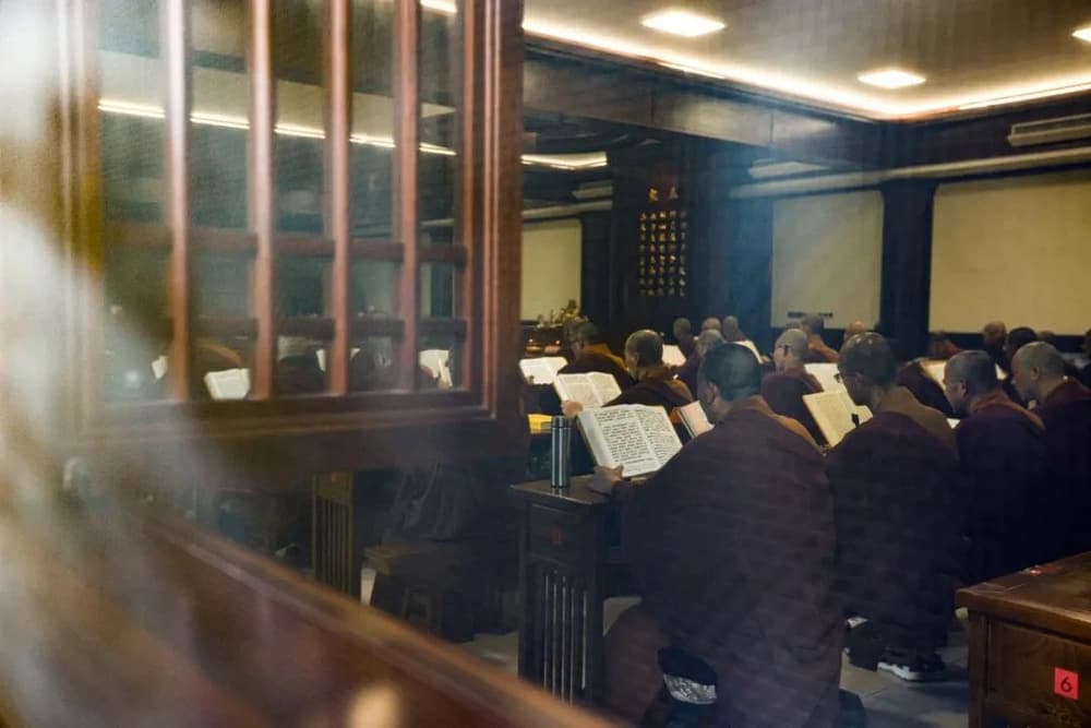 心性寂淨到極點，光就出來了