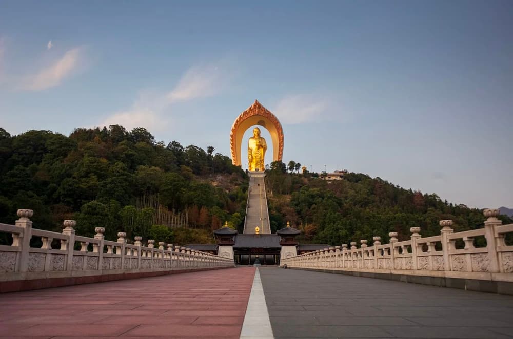 為什麼極樂世界那麼多金銀珠寶，不是要我們不貪著嗎