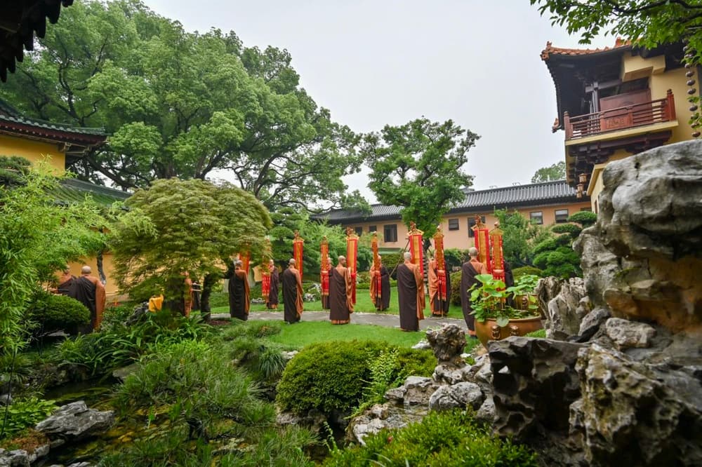 居士與出家人在修行上有何不同