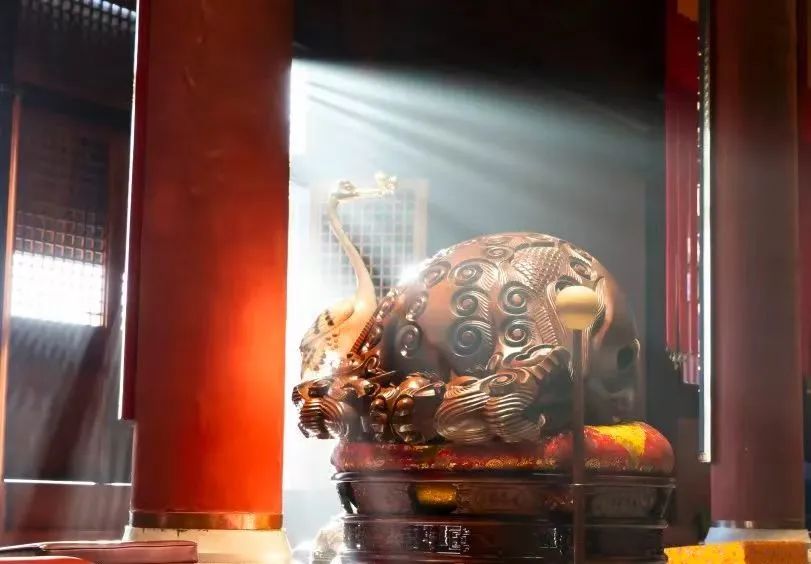 十萬億遠之佛土，居於凡夫介爾之心