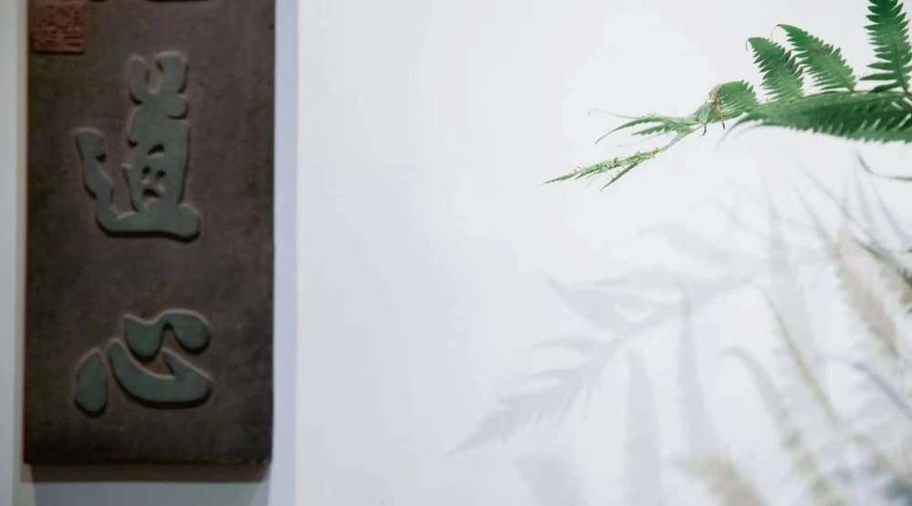 第六意識的分別心要活動，一定要依止名言