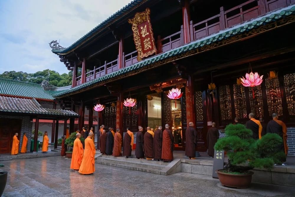 念佛一法，上至聖賢下至凡夫都能修