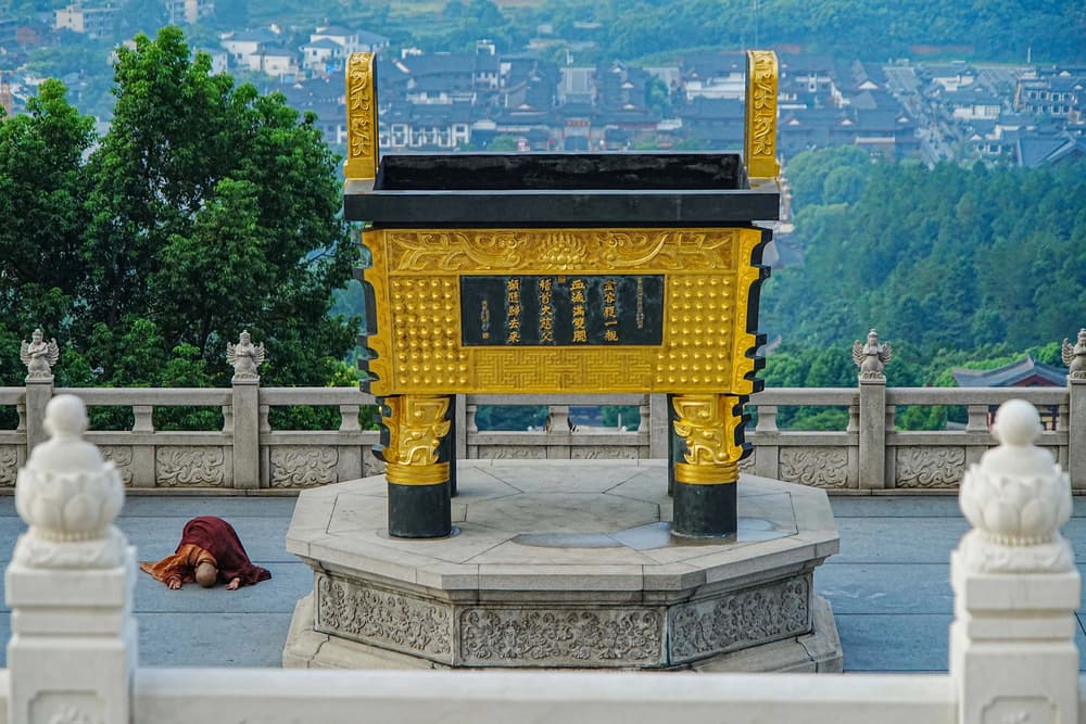 賺錢和念佛，這兩件事都要做