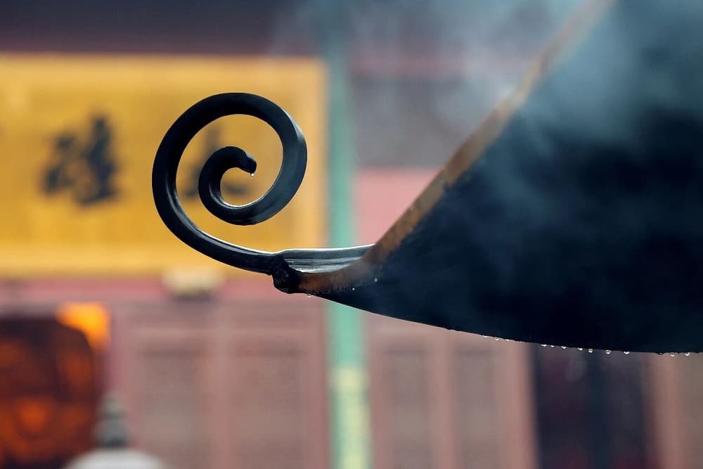 做家務或吃飯時聽經會不會不恭敬