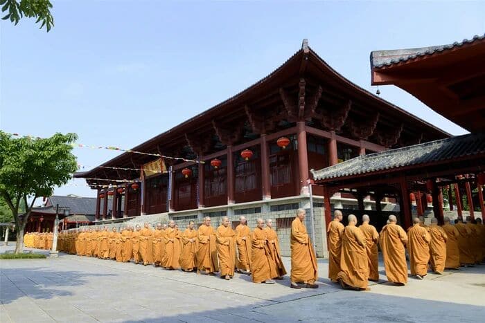 童子遊戲聚沙為塔，何得成佛