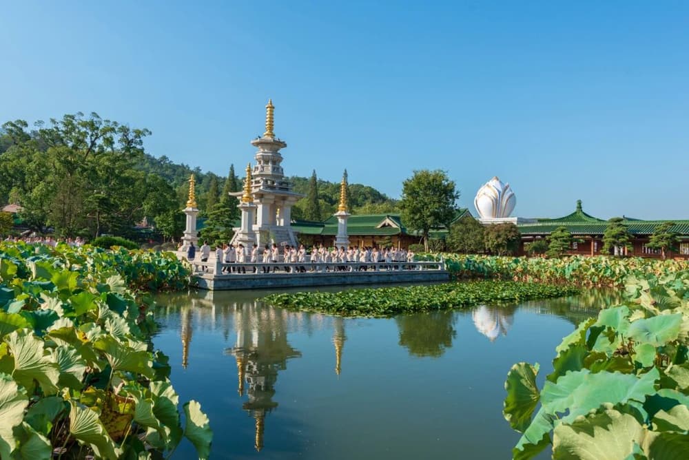 生活得很壓抑，想往生一時又走不了