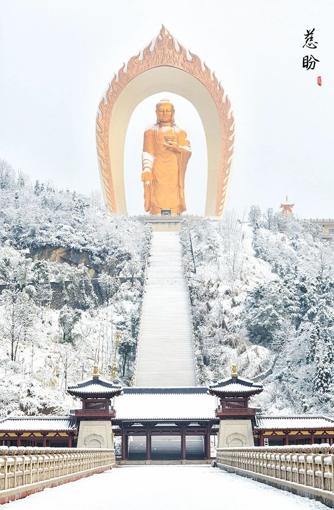 雖然做種種事務，但身心還要牽掛這個佛號