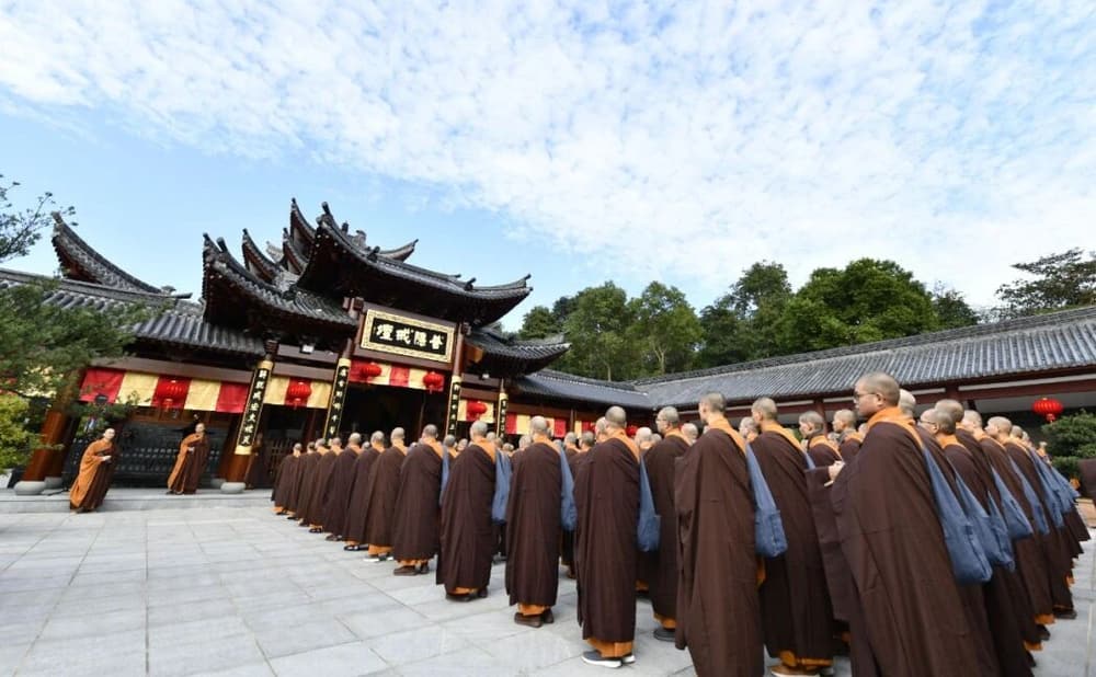 一旦往生，就可以稱之為圓出三家