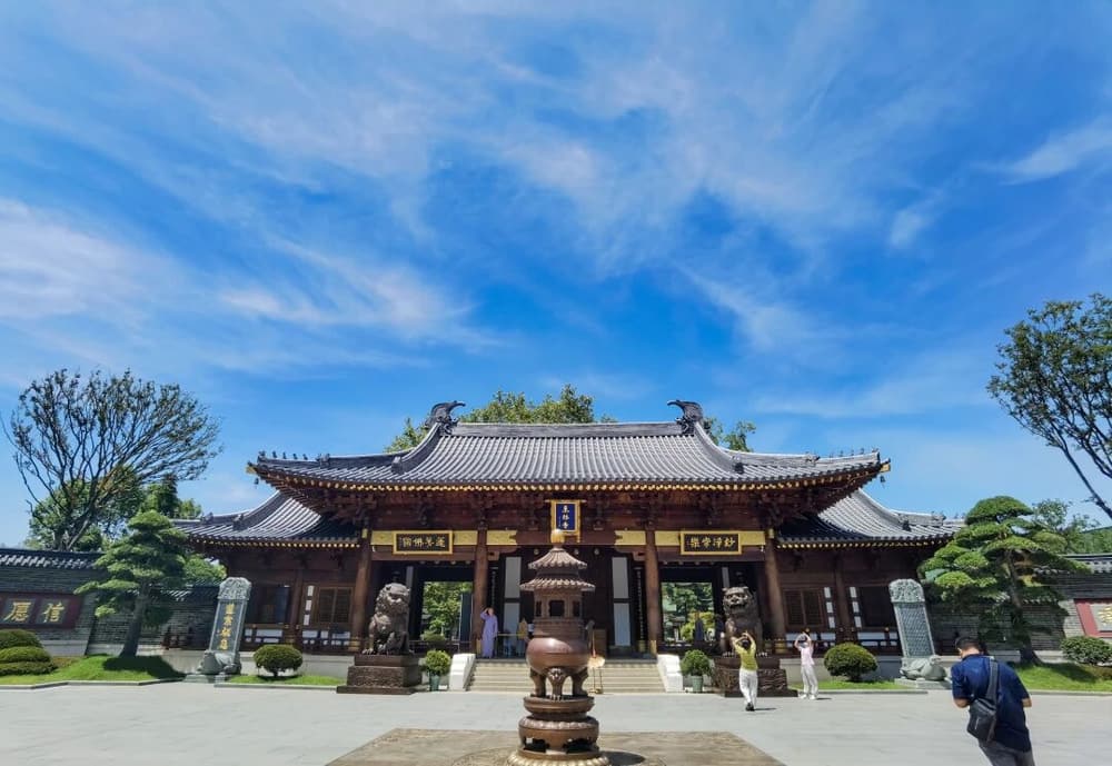 面對這繽紛的世界，如何保持內心清淨