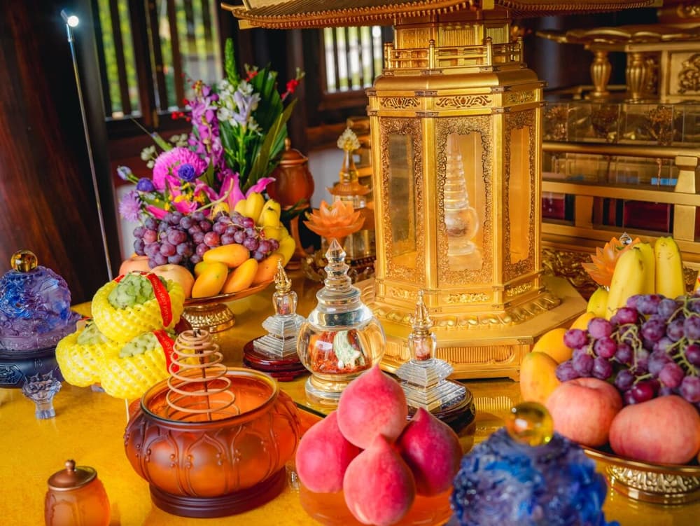 福薄故，於深法難以生信；慧淺故，於邪見情投意合