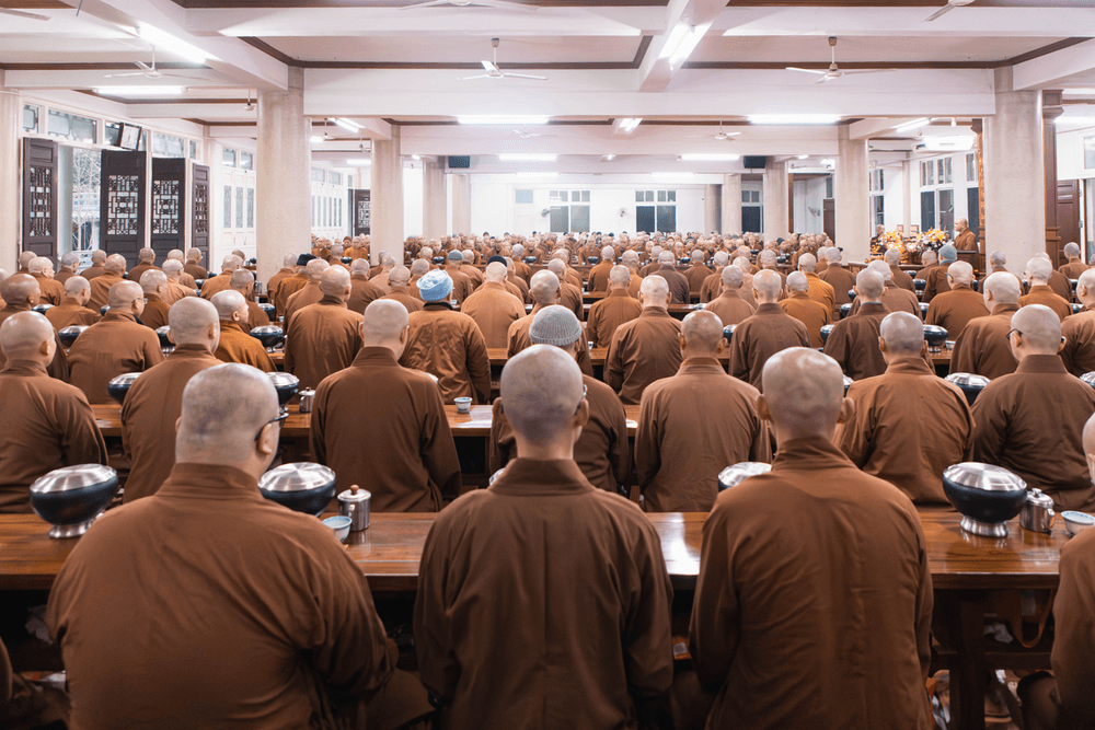 比丘及比丘尼的身份是怎麼完成的